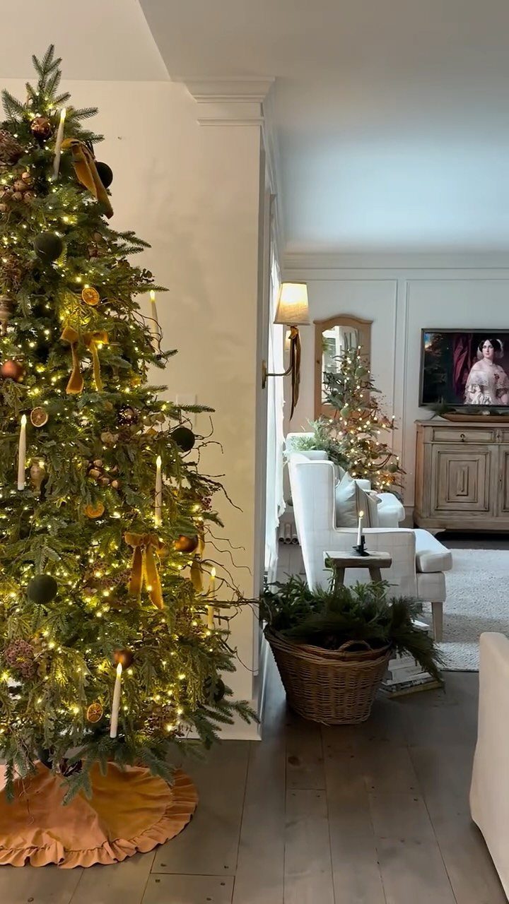 Cozy Winter Garden Ideas: 8 Ways to Warm Cold Months 4 Decorated Christmas tree with warm lights and gold ornaments in a cozy living room setting.