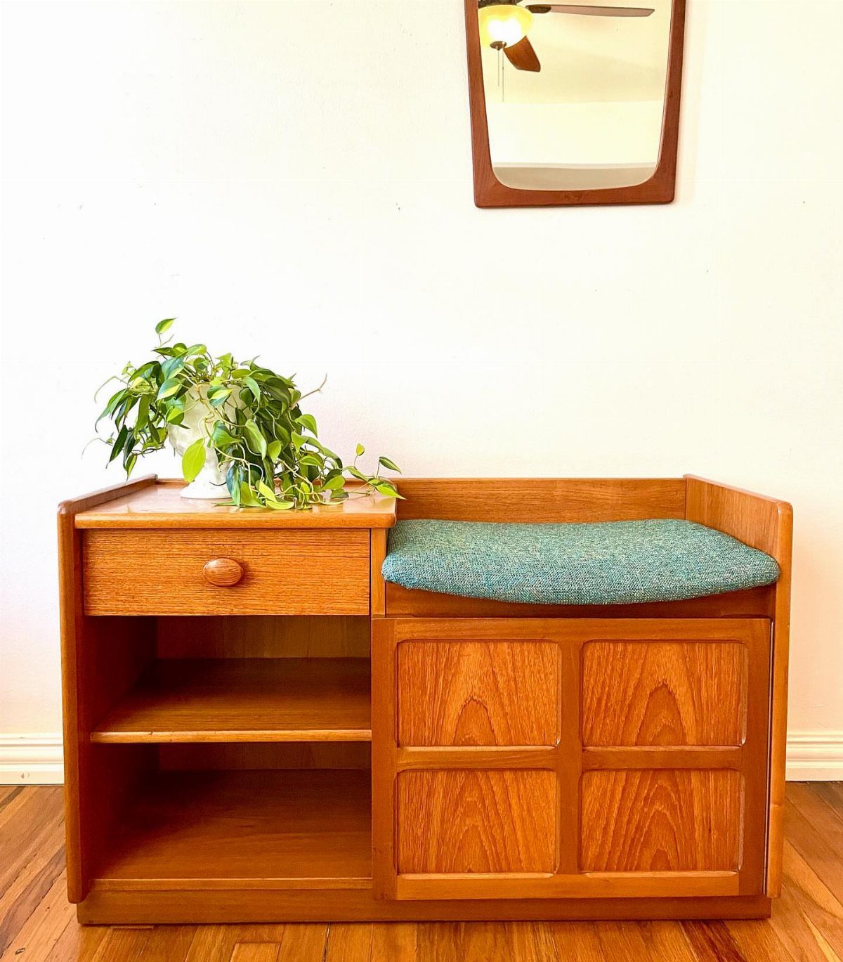 Mid Century Modern Entryway Bench With Storage: 8 Ideas 6 A wooden mid-century entryway bench with a green cushion and side storage shelves.